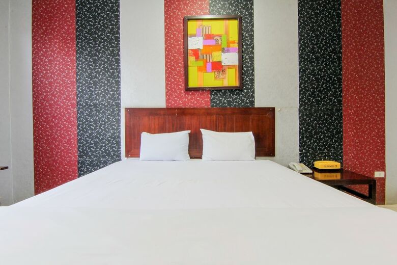 Hotel Sing A Song