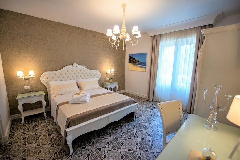 Hotel Sui Generis
