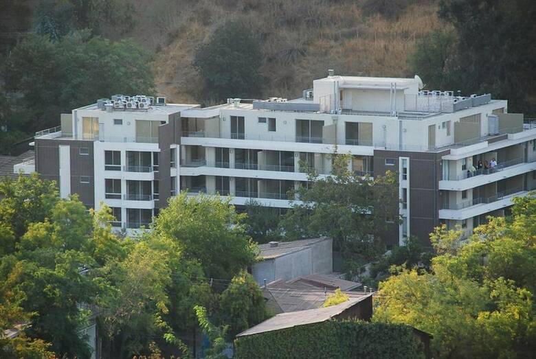 Red Velvet  Apartment