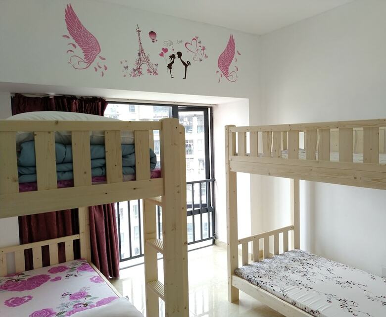 Hostal 81 Youth Hostel
