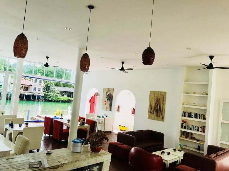 Hotel Watercolours Resort
