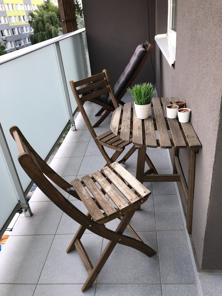 Apartment Holdings Pova?sk�