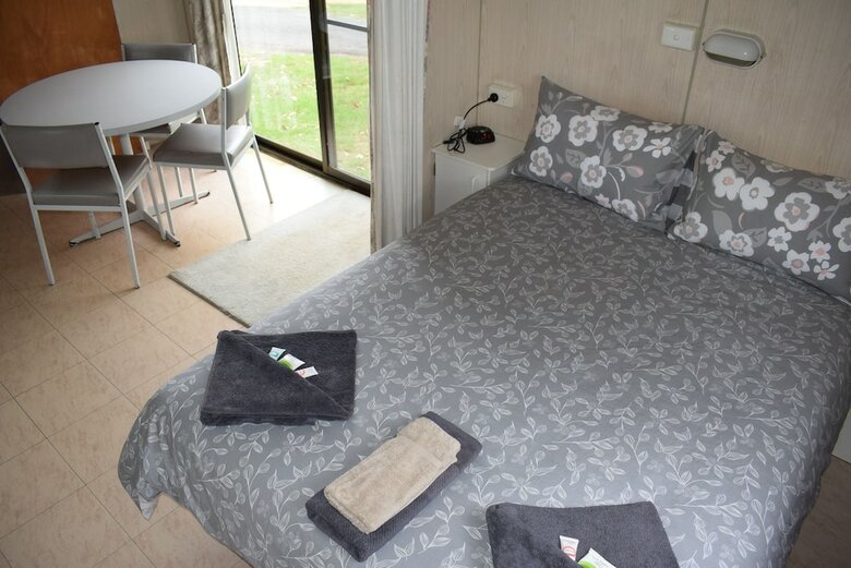 Hotel Bega Caravan Park