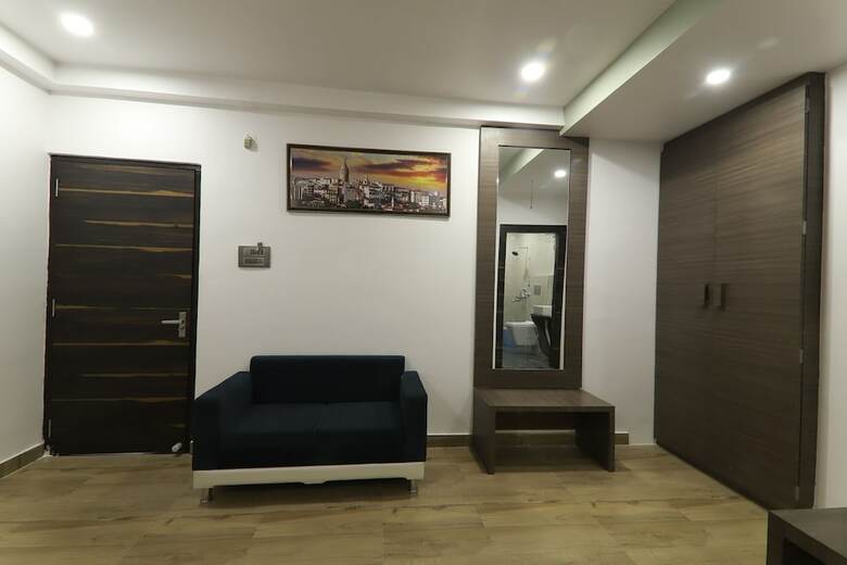 Hotel L N International