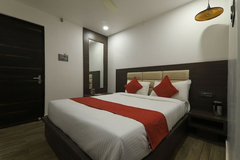 Hotel L N International