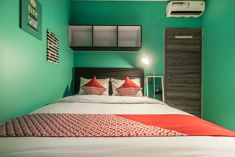 Hotel Oyo 1491 Sandang Residence