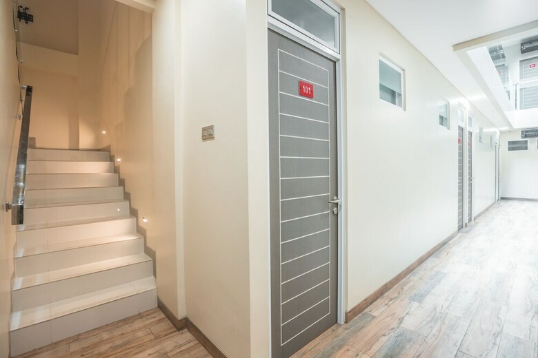 Hotel Oyo 1487 Residence Khoe