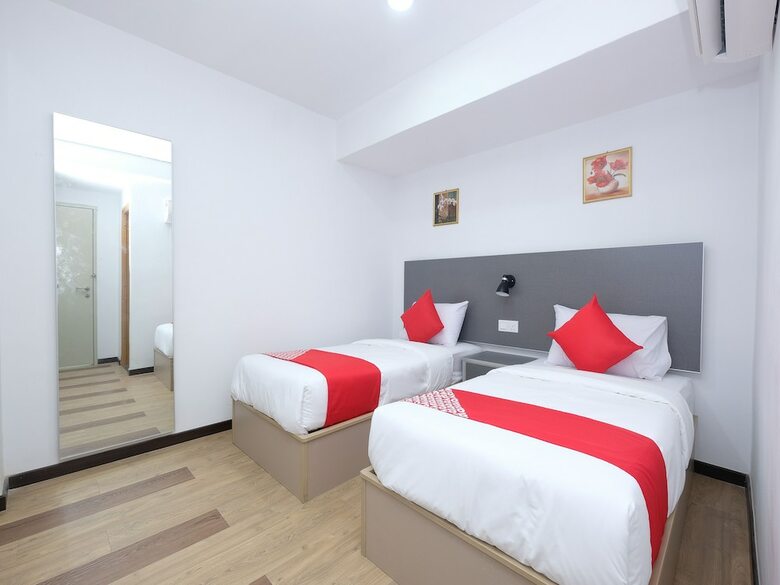 Oyo 44043 First Garden Hotel