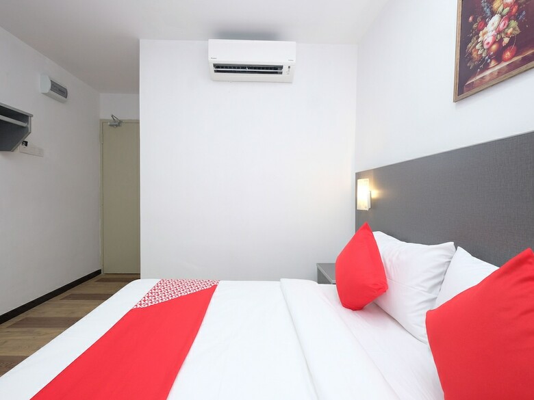 Oyo 44043 First Garden Hotel