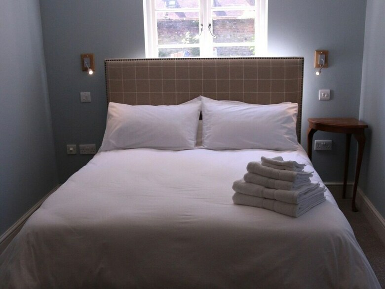 East Walls Hotel