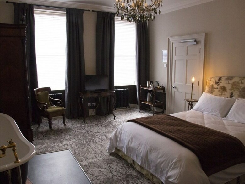 East Walls Hotel