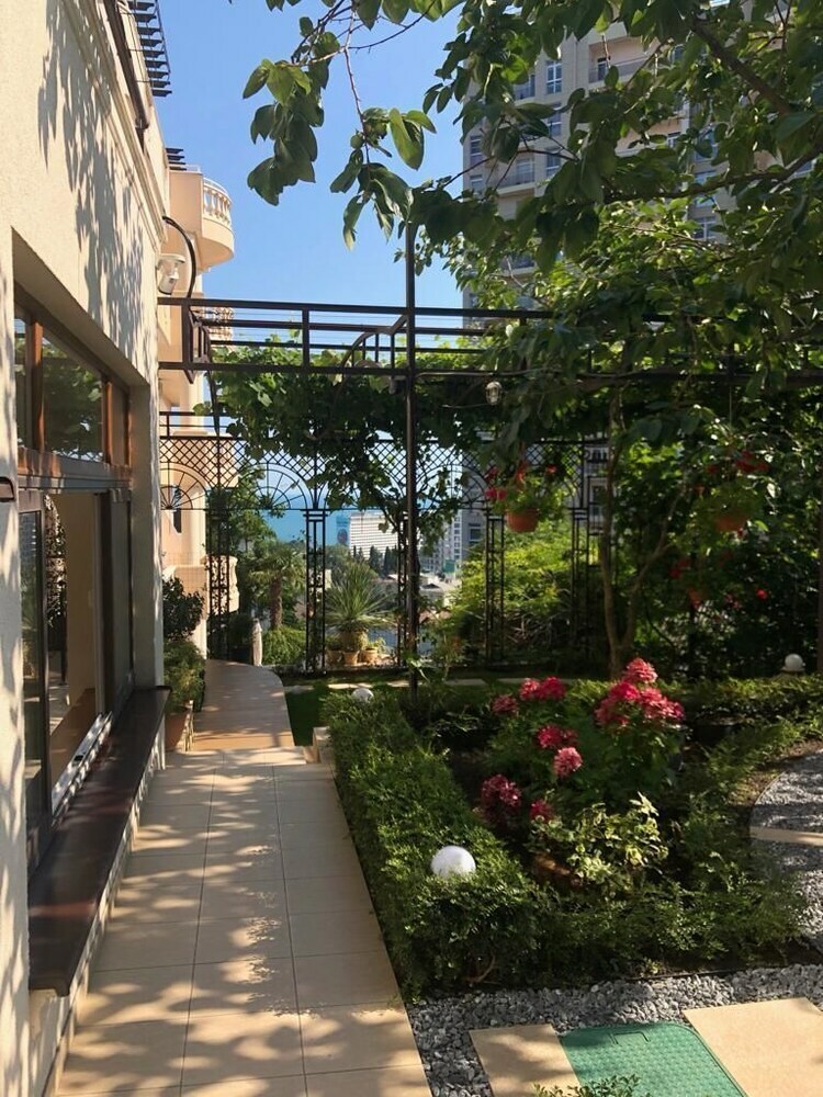 Hotel Grace Nairi