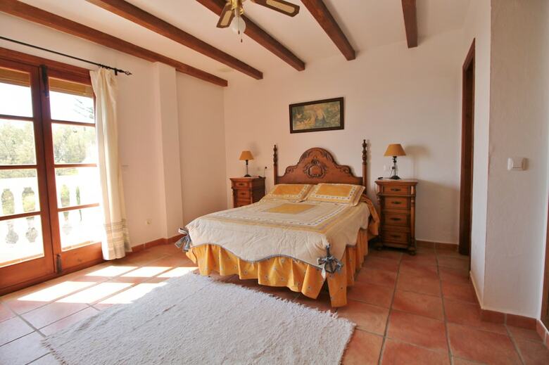 1055 Villa Cerrillo