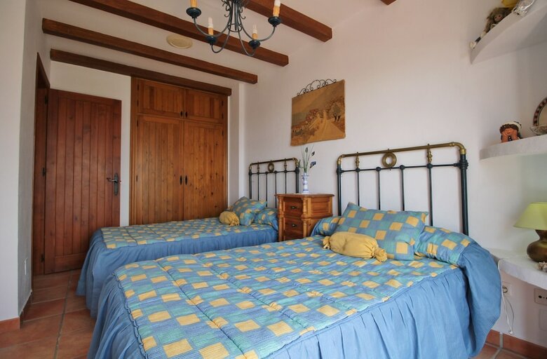 1055 Villa Cerrillo