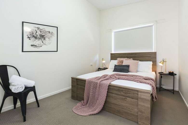 2 Bedroom With Parking Near Central Cessnock
