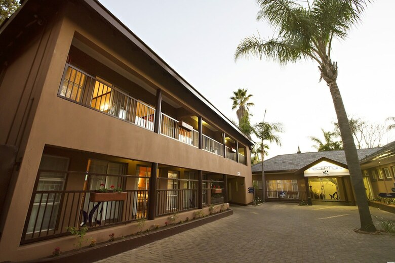 Col-john Hotel