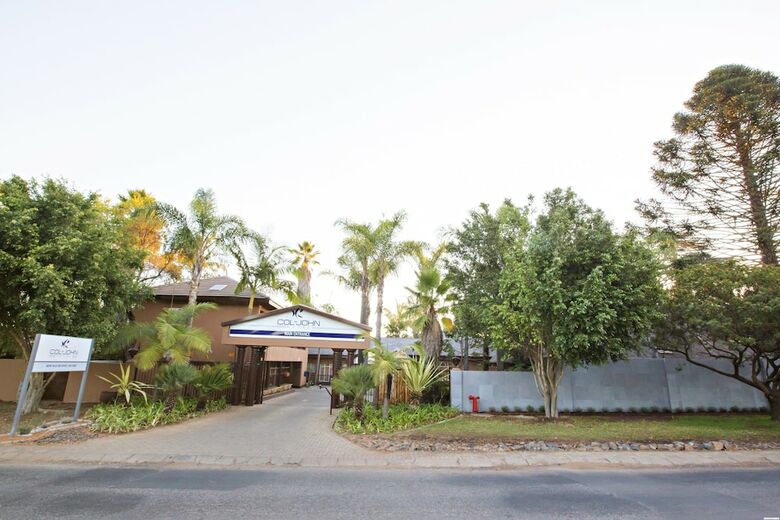 Col-john Hotel