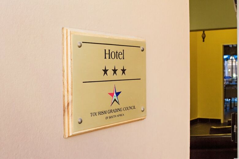 Col-john Hotel