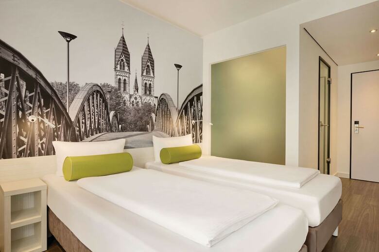 Hotel Super 8 By Wyndham Mainz Zollhafen
