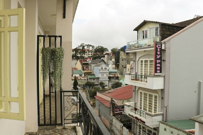 Hotel Quynh Huong House
