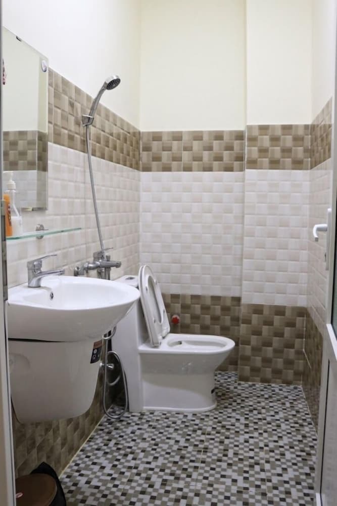 Hotel Quynh Huong House