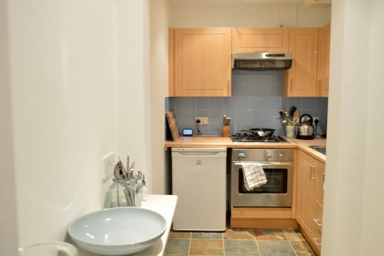 Bright 2 Bedroom Dalry Apartment