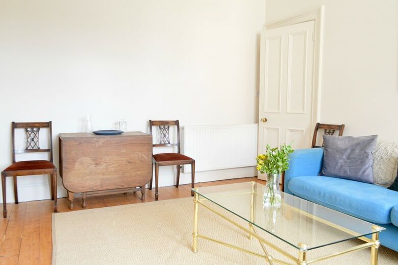 Bright 2 Bedroom Dalry Apartment