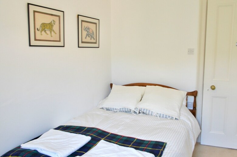 Bright 2 Bedroom Dalry Apartment