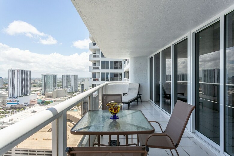 Apartamentos Bayfront Gem With Balcony And Pool