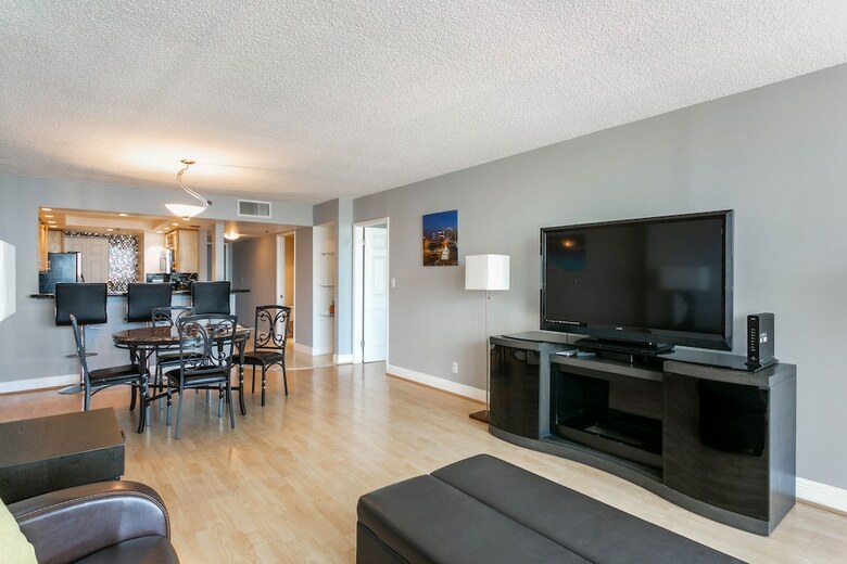 Apartamentos Bayfront Gem With Balcony And Pool