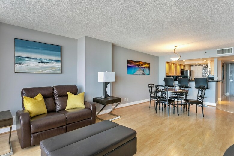 Apartamentos Bayfront Gem With Balcony And Pool