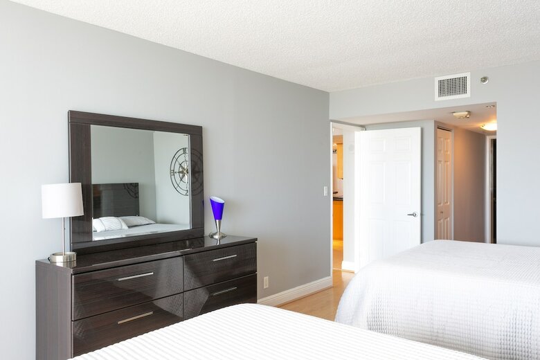 Apartamentos Bayfront Gem With Balcony And Pool