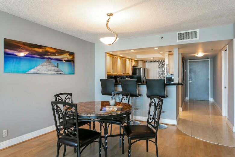 Apartamentos Bayfront Gem With Balcony And Pool
