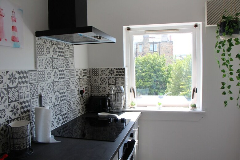 Gorgeous Newly Renovated 2 Bedroom Apartment