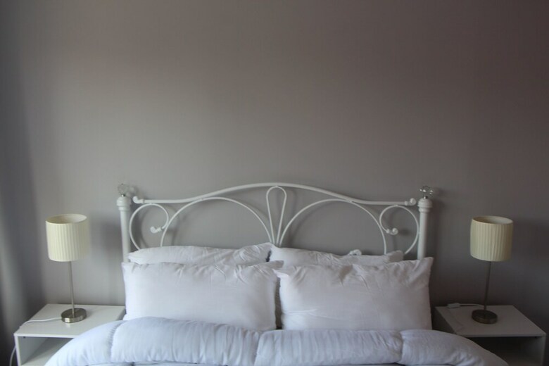 Gorgeous Newly Renovated 2 Bedroom Apartment