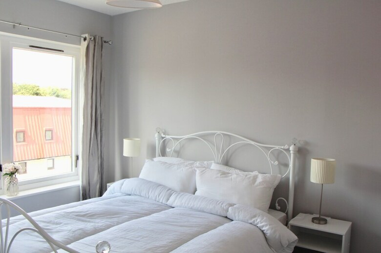 Gorgeous Newly Renovated 2 Bedroom Apartment