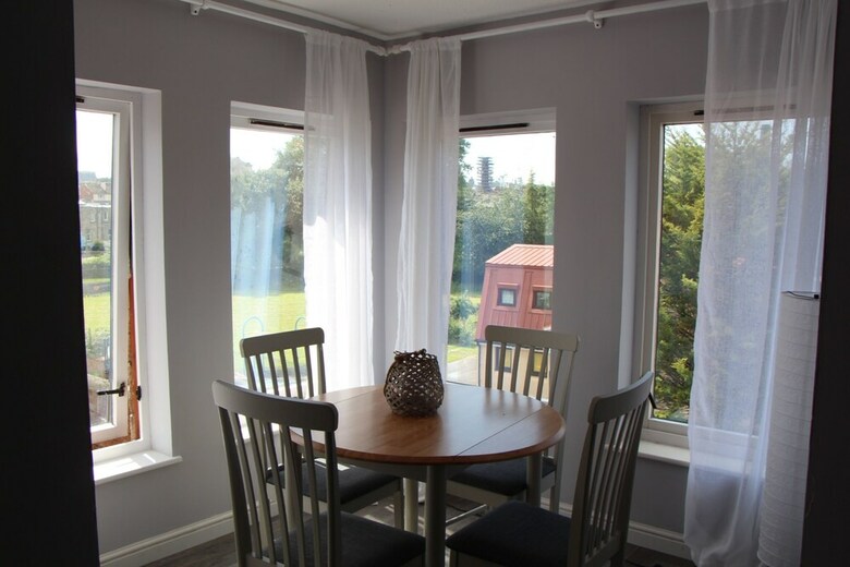 Gorgeous Newly Renovated 2 Bedroom Apartment