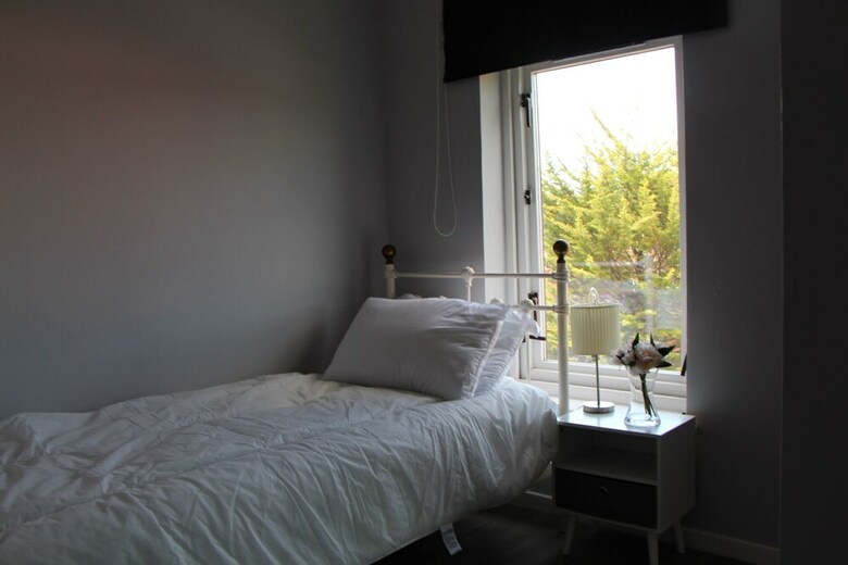 Gorgeous Newly Renovated 2 Bedroom Apartment