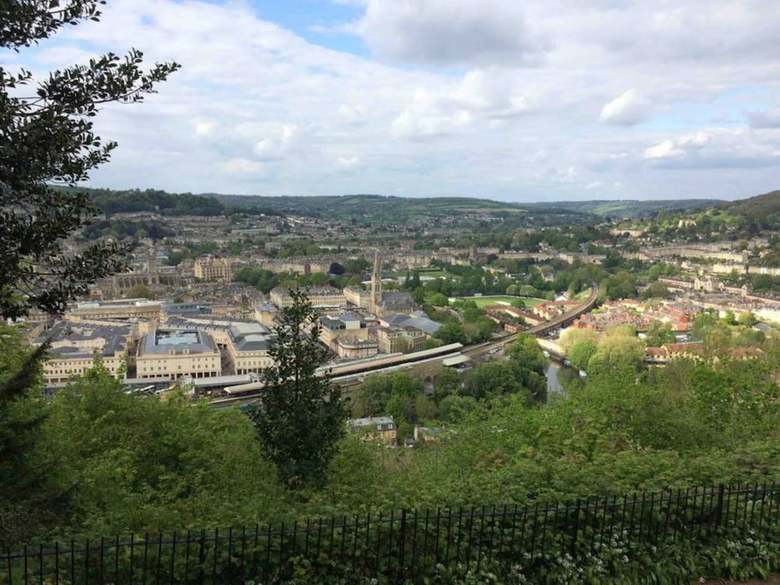 Spacious 3 Bedroom Home In Bath