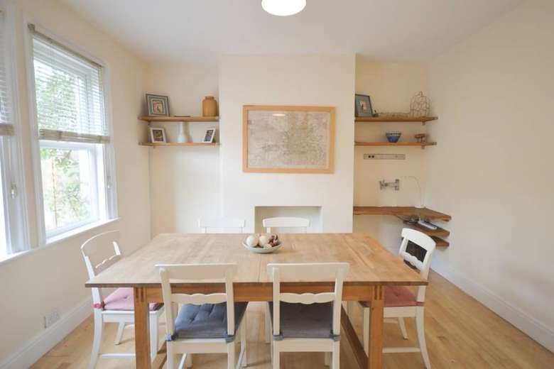 Spacious 3 Bedroom Home In Bath