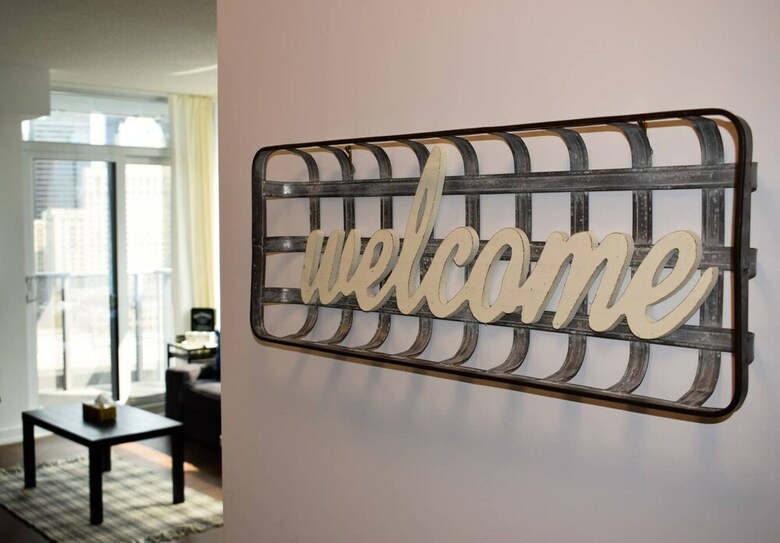 Apartamentos Downtown Condo With Balcony By Harbourfront