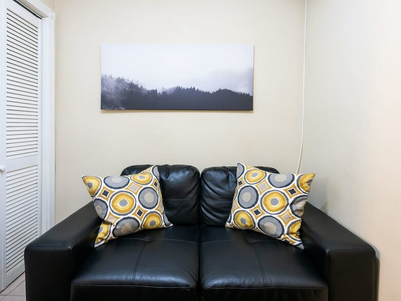 Cosy 2 Bedroom Apartment Near Corso Italia