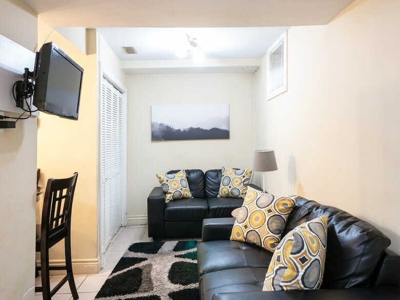 Cosy 2 Bedroom Apartment Near Corso Italia