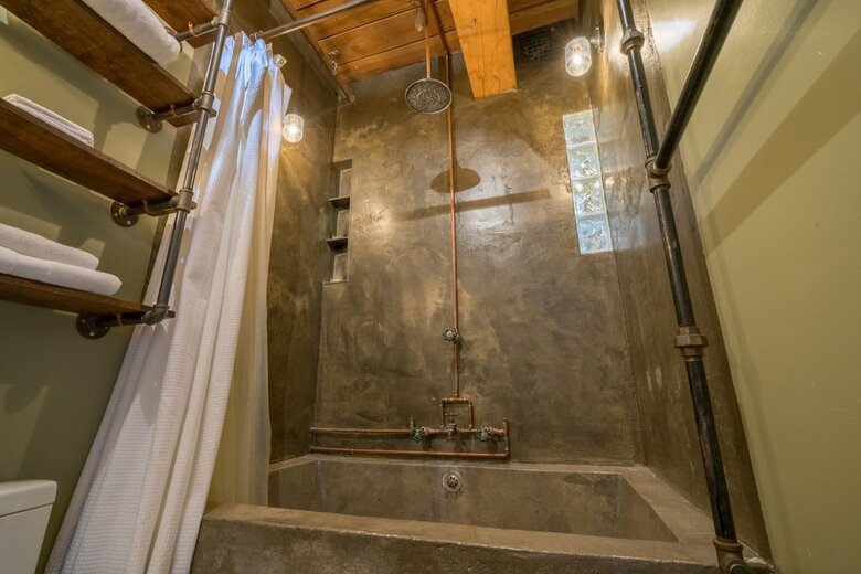 Rustic 1 Bedroom Loft Apartment In Queen Street West