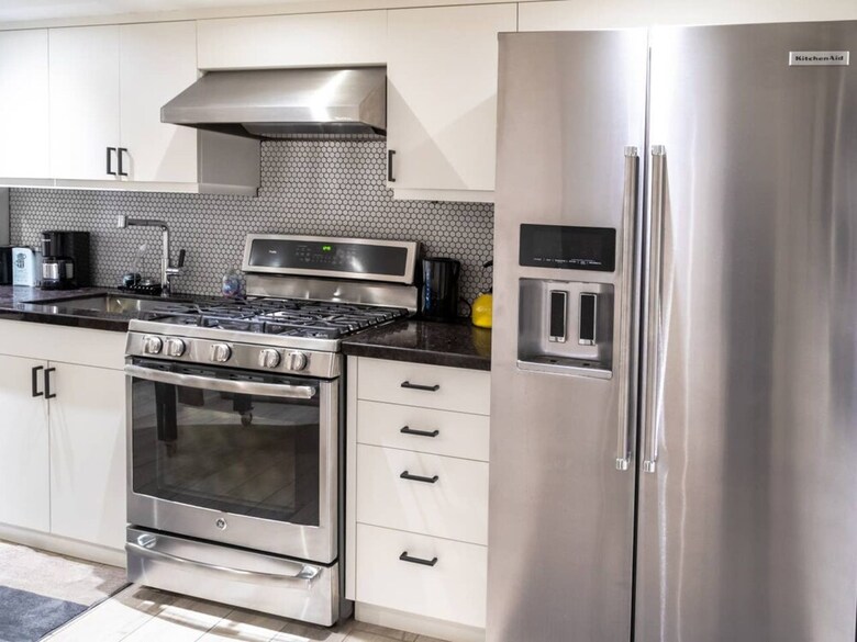Modern 1 Bedroom Apartment In Palmerston Village