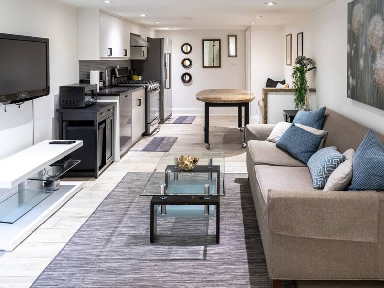 Modern 1 Bedroom Apartment In Palmerston Village