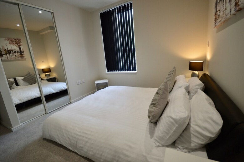 New Modern 2 Bedroom Bedminster Apartment