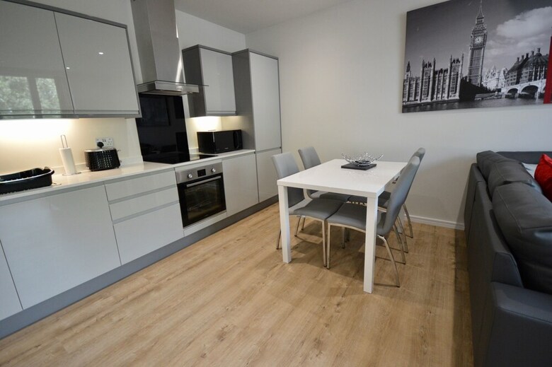 New Modern 2 Bedroom Bedminster Apartment