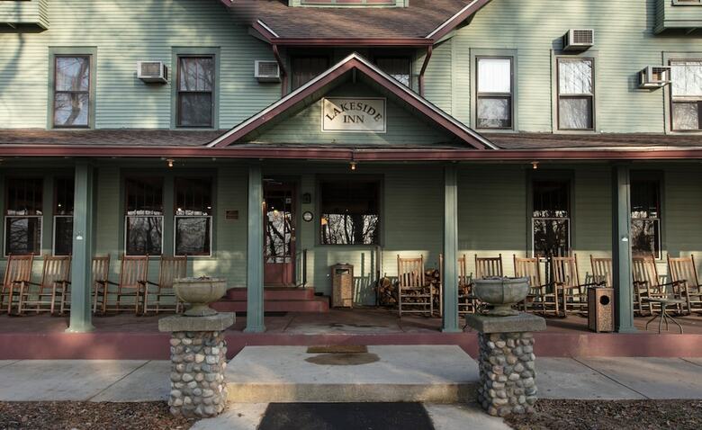 Posada Lakeside Inn