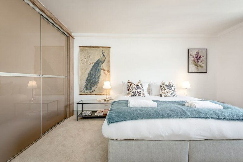 Kinness House Luxury Apartment
